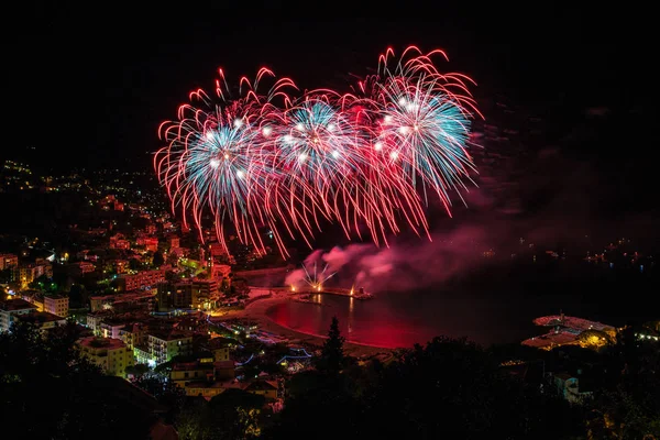 Recco, İtalya için güzel ve piroteknik havai fişek / Fireworks uygulamasında Recco, Genoa, İtalya