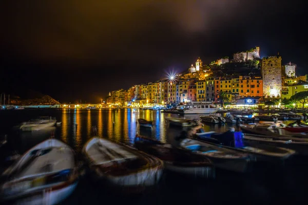 スペツィア テッレ近く夜 小さな港でポルトヴェーネレイタリア — ストック写真