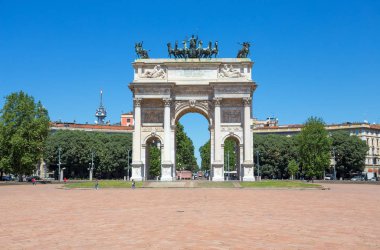 Milan, İtalya, Haziran, 7, 2017 - Arco della Pace, (kemer barış), Milan, İtalya'nın şehir merkezinde Sempione Parkı yakınındaki