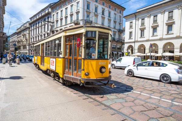 Milán Italia Junio 2017 Viejo Tradicional Tranvía Amarillo Milán Italia — Foto de Stock