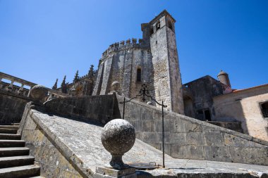 Tomar, Portekiz - 18 Haziran 2016: Top, Dom Joao Iii Cloister (Rönesans başyapıt) Templar manastır Mesih'in Tomar, Portekiz. UNESCO Dünya Mirası