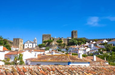 Obidos, Portekiz: Ortaçağ evleri ile şehrin Cityscape