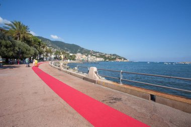 Rapallo promenade, Genoa (Genova) Eyaleti, Ligurian Riviera ve onun kırmızı halı, İtalya.