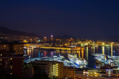 Cenova, İtalya 30 Ekim 2016 - Cenova Limanı manzara gece, İtalya, Avrupa
