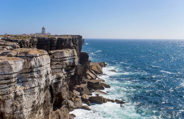 岩岬カルボエイロ灯台 ペニシェ ポルトガル ヨーロッパとビューの背景 海岩の背景 ブラック — ストック写真