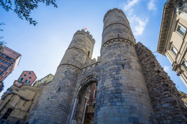 Cenova, İtalya, 5 Nisan 2018 - Cenova, İtalya Porta Soprana veya Saint Andrew's Gate görünümünü