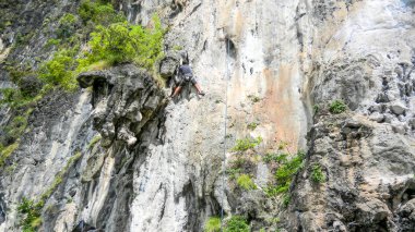 Dağcı dağlarda yakınındaki Railay beach, Krabi, Tayland, Asya