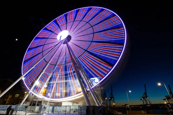 Roda Gigante Com Luzes Coloridas Zona Portuária Porto Antico Génova — Fotografia de Stock