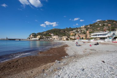 Recco, İtalya, 13 Şubat 2018 - şehir Recco beach, Genoa (Genova) il, Liguria, Akdeniz kıyılarında, İtalya dan görünümünü