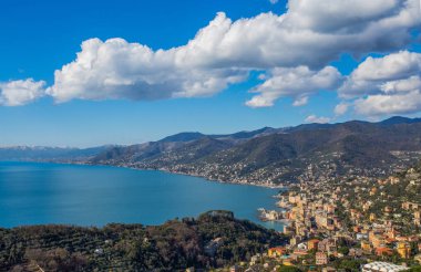 Camogli şehir ve Doğu riviera, Genoa (Genova) il, Ligurian riviera, Akdeniz kıyılarında, İtalya havadan görünümü