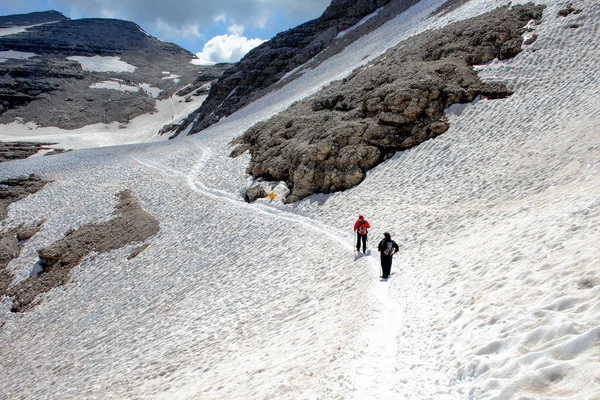Pessoas Caminhando Nas Trilhas Sass Pordoi Dolomites Itália — Fotografia de Stock