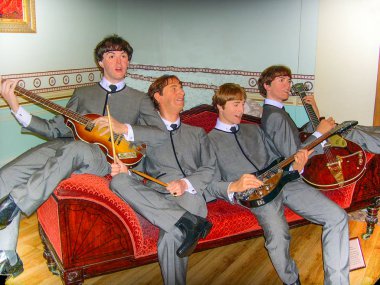 Londra, İngiltere - 7 Aralık 2003 - Beatles müzik grubu, Madame Tussauds balmumu Müzesi