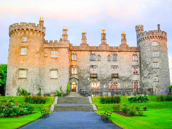 Kilkenny Castle Anoitecer Kilkenny Irlanda — Fotografia de Stock