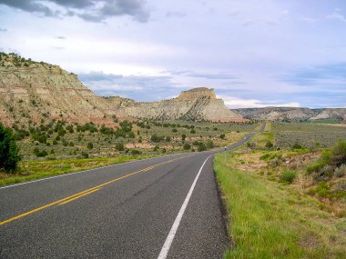 Dağ manzaralı ABD'de yolculuk
