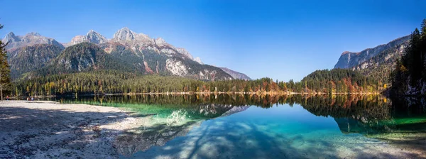 Φθινοπωρινό Πανοραμική Θέα Της Λίμνης Tovel Val Εντός Φυσικό Πάρκο — Φωτογραφία Αρχείου