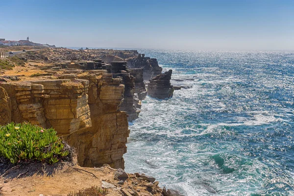ファティマ ポルトガル岬カルボエイロ灯台の近くの岩で海のビュー ポイント — ストック写真