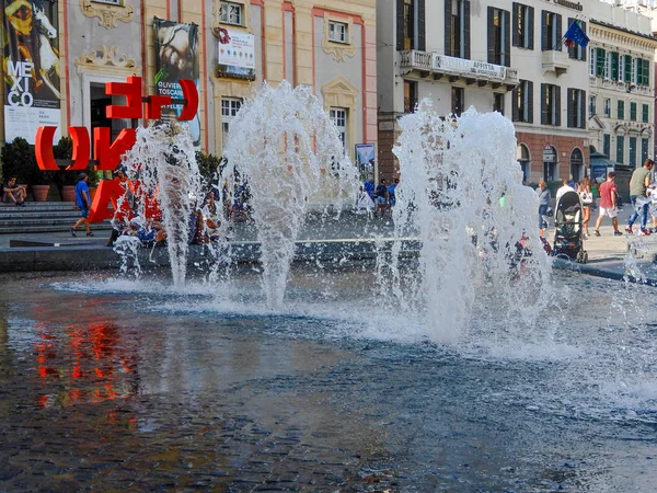 Genua Italië Augustus 2018 Weergave Van Ferrari Plein Met Fontein — Stockfoto