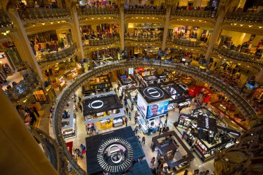 Paris, Fransa, 6 Eylül 2018 - Galeries Lafayette iç Paris, Fransa