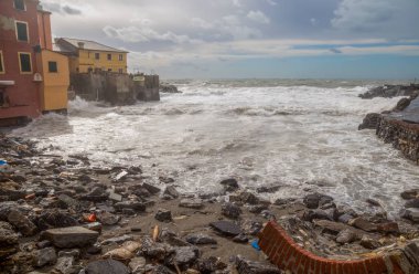 Cenova, İtalya, 10 Ekim 2018 - görünüm Cenova Boccadasse beach devasted önceki gece fırtına sonrası