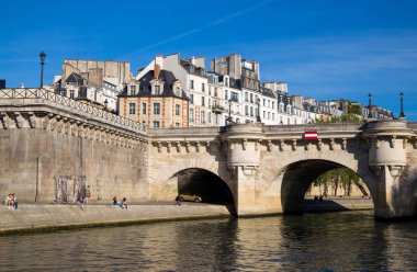Paris, Fransa, 8 Eylül 2018 - Pont Neuf görünümü, Ile de la Cite, Paris, Fransa