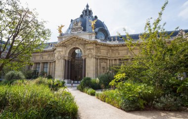 Paris, Fransa, 5 Eylül 2018 - Paris, Fransa'da Petit Palais avlusu.