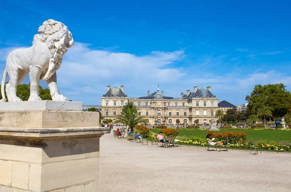 Paris, Fransa, 9 Eylül 2018 - Lüksemburg Sarayı Bahçeleri, Paris, Fransa