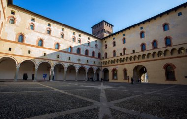Milan, İtalya, 5 Aralık 2018 - Rocchetta avluda Sforzesco Castle, Milano, İtalya