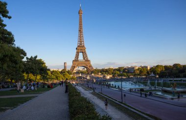 Paris, Fransa, 7 Eylül 2018 - Trocadero Paris, Fransa'da Eyfel Kulesi'nden görünümünü.