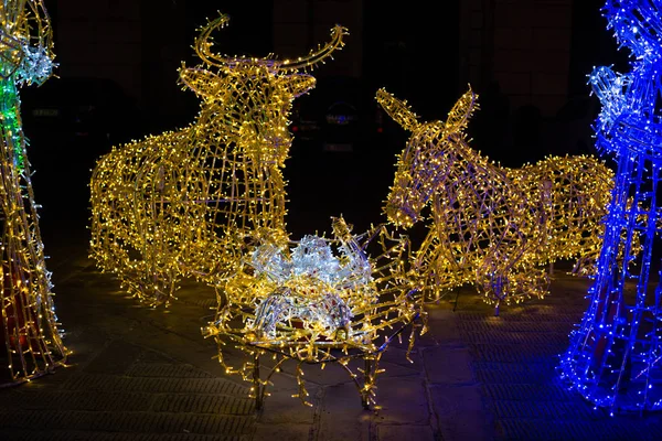 Close Presépio Natal Iluminado Com Luzes Coloridas — Fotografia de Stock