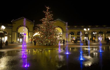 Milan, İtalya, 21 Aralık 2018 - alışveriş merkezi 