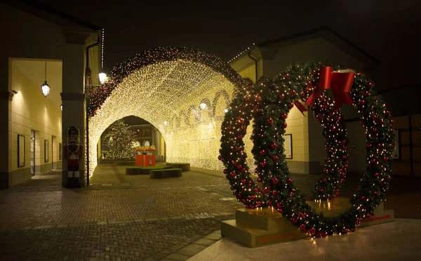Milão Itália Dezembro 2018 Vista Túnel Luzes Centro Comercial Serravalle — Fotografia de Stock