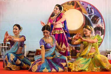 Cenova, İtalya, 9 Mart 2019 - Cenova'daki Doğu Festivali sırasında Bollywood gösterisi, İtalya.