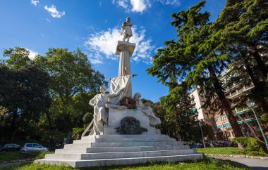 Cenova, İtalya, 29 Nisan 2019 - Cenova'daki Corvetto Meydanı yakınlarındaki Giuseppe Mazzini anıtı, İtalya