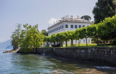Bellagio, Italya, 19 Haziran 2019-Villa Melzi ve Como Gölü, Italya Bellagio köyünde bahçeleri görünümü