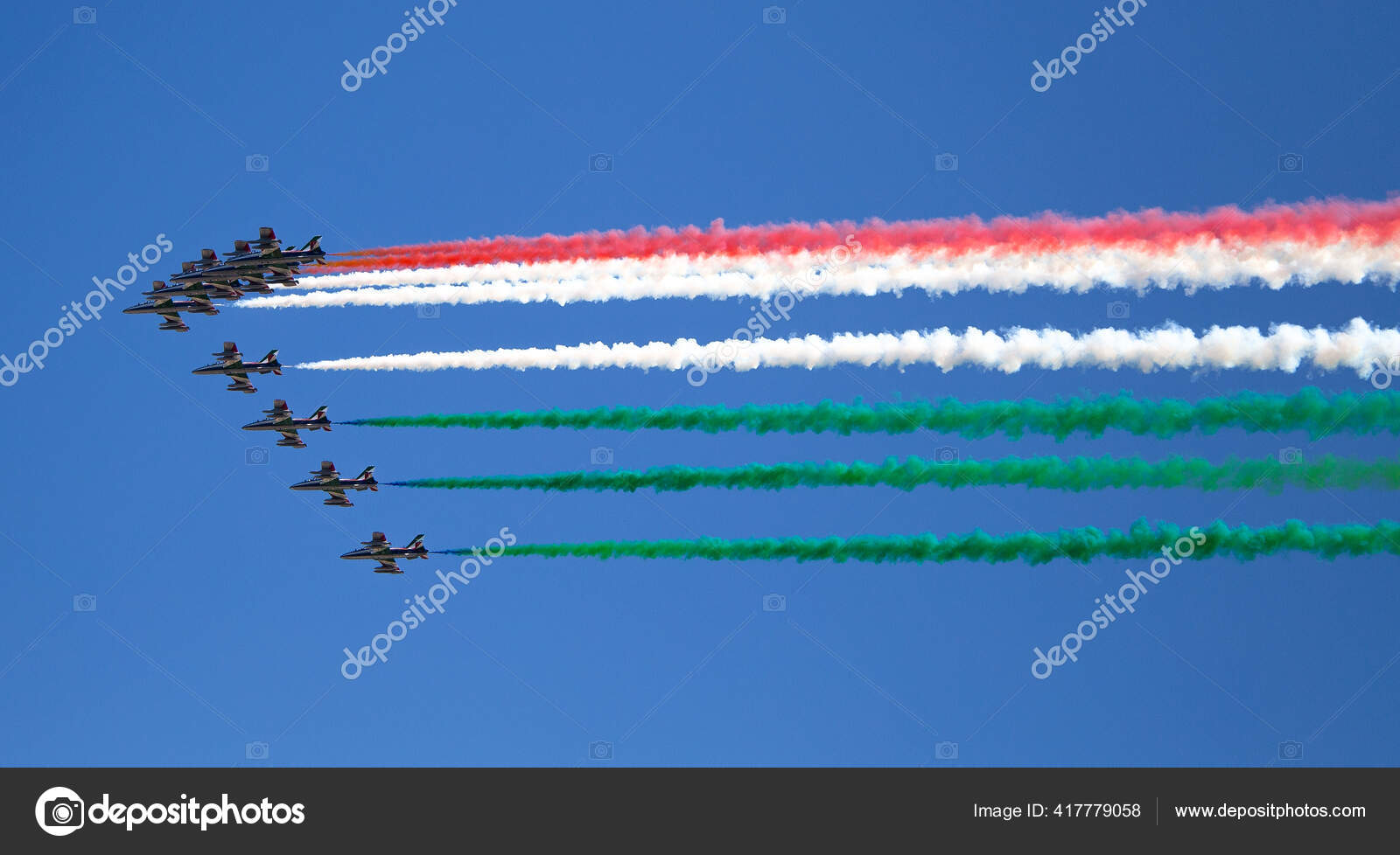 Genoa Italy May 空中三色箭frecce Tricolori 的杂技表演frecce Tricolori是意大利空军的特技飞行 示范队 图库社论照片 C Fabryphuket Yahoo It Genoa Italy May 空中三色箭frecce Tricolori 的杂技表演frecce Tricolori是意大利空军的特技飞行 示范队 图库社论照片 C Fabryphuket Yahoo It