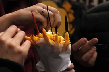 Belçika patates kızartması. Fast food. Brüksel