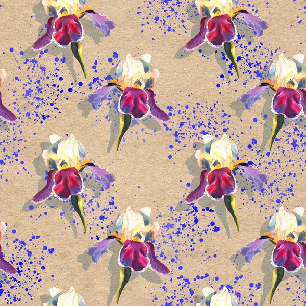 Floral seamless pattern with oil painted irises on craft paper textured background with bright blue splashes — Stock Photo, Image