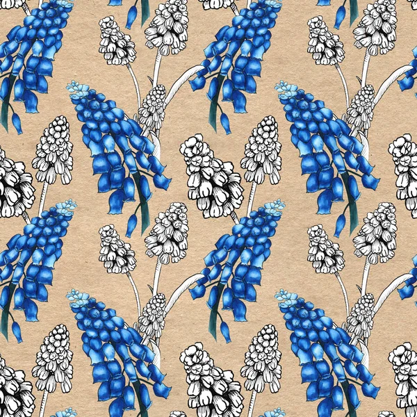 Sömlösa mönster med realistiskt målade akvarell och bläck Muscari blommor. Handritad illustration på papper texturerad bakgrund för modern design, Print textil, tyg, omslagspapper — Stockfoto