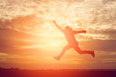 Günbatımındaki adam