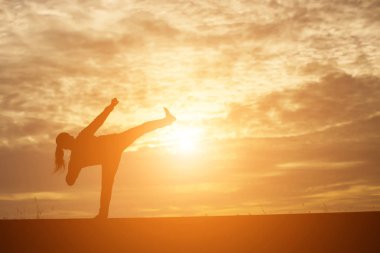 Günbatımındaki adam