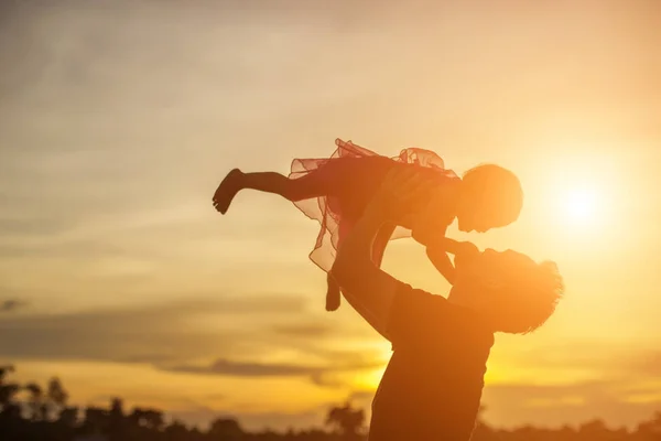 Father Took Baby Learn Walk Sunset — Stock Photo, Image