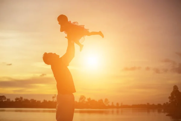 Father Took Baby Learn Walk Sunset — Stock Photo, Image