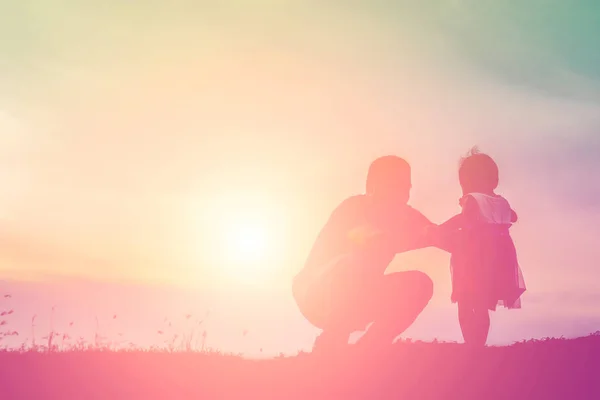 Father Took Baby Learn Walk Sunset — Stock Photo, Image