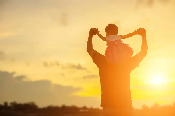 Father Took Baby Learn Walk Sunset — Stock Photo, Image