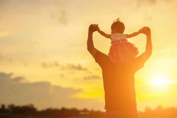 Father Took Baby Learn Walk Sunset — Stock Photo, Image