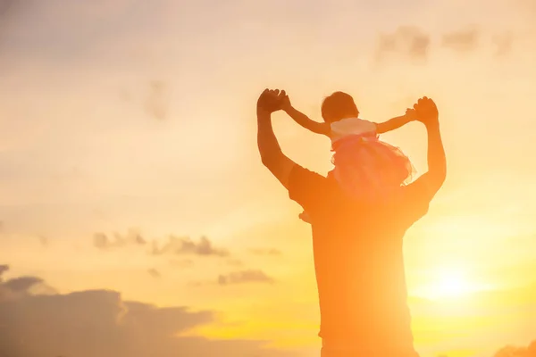 Father Took Baby Learn Walk Sunset — Stock Photo, Image