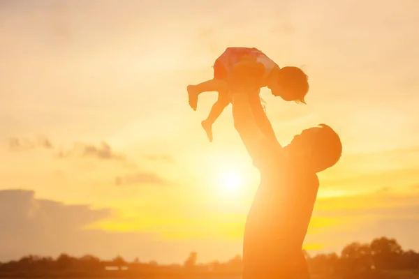 Father Took Baby Learn Walk Sunset — Stock Photo, Image