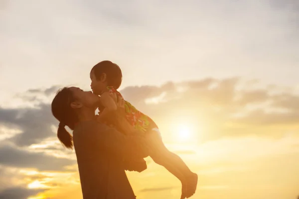 Silhouette Happy Young Girl Child Arms His Loving Mother Hug — Stock Photo, Image