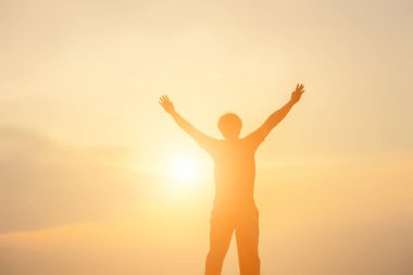 Günbatımındaki adam