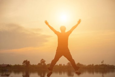 Günbatımındaki adam